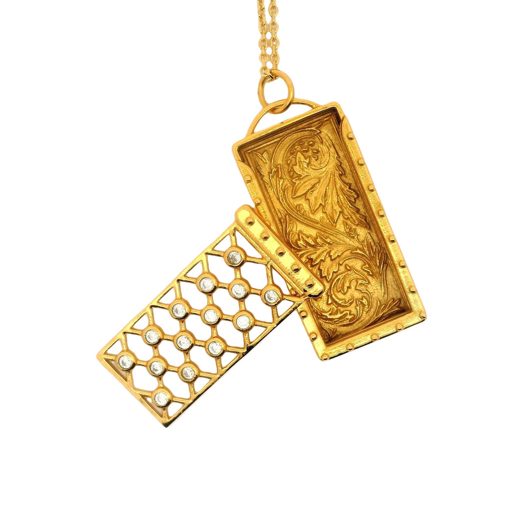 Collier doré plaque rectangulaire zircons blancs 75 cm