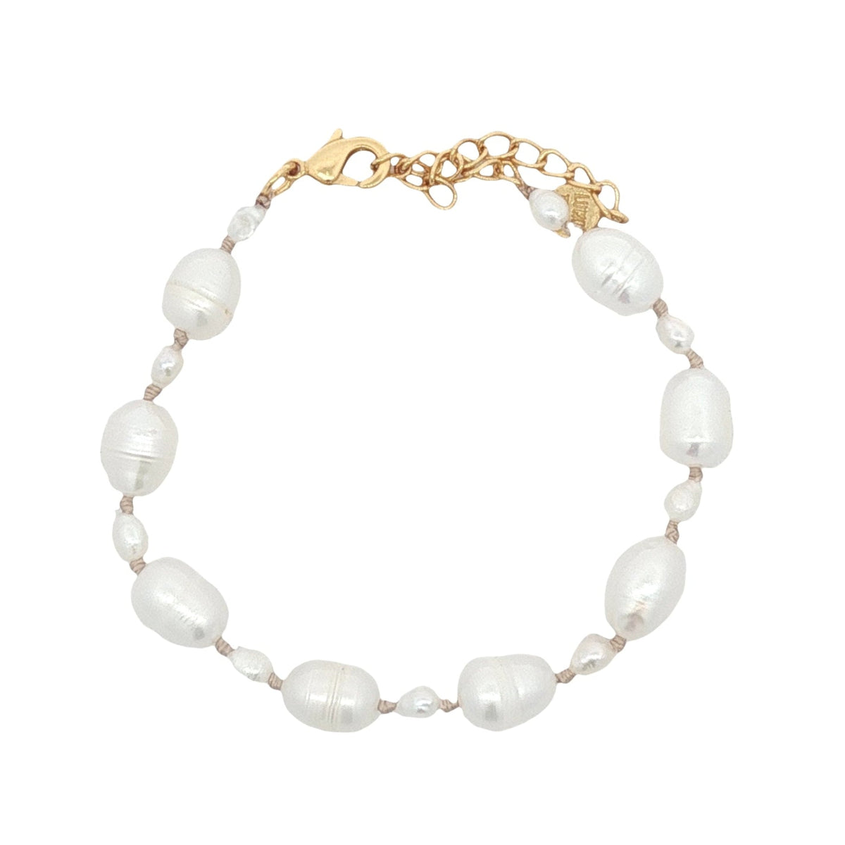 Bracelet doré alternance de petites et grandes perles de culture fil beige