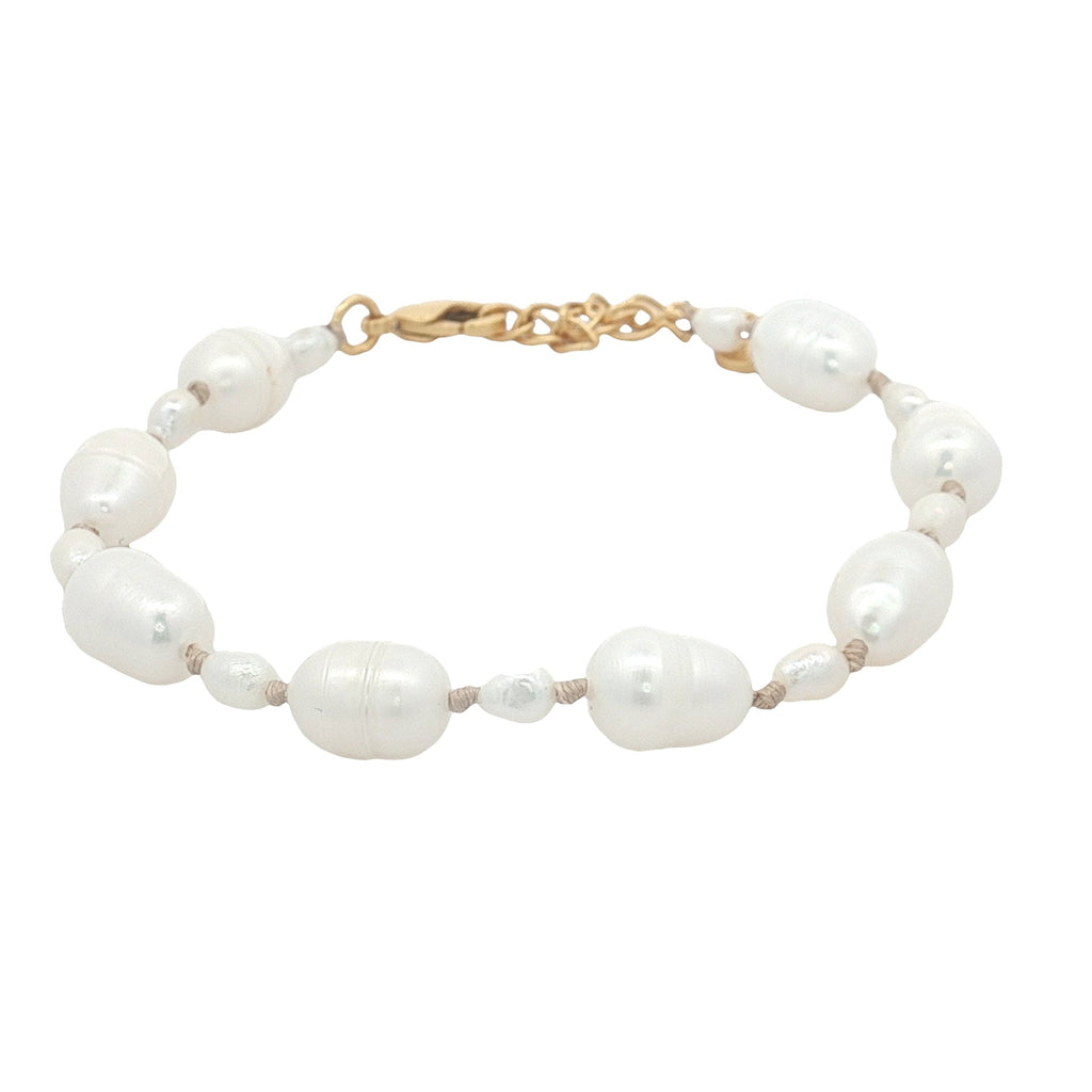 Bracelet doré alternance de petites et grandes perles de culture fil beige
