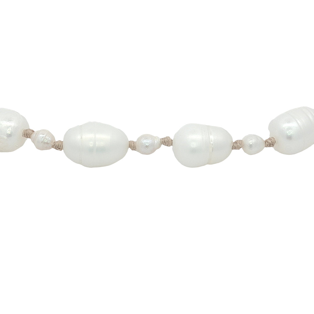 Chaine de cheville dorée petites et grandes perles de culture fil beige
