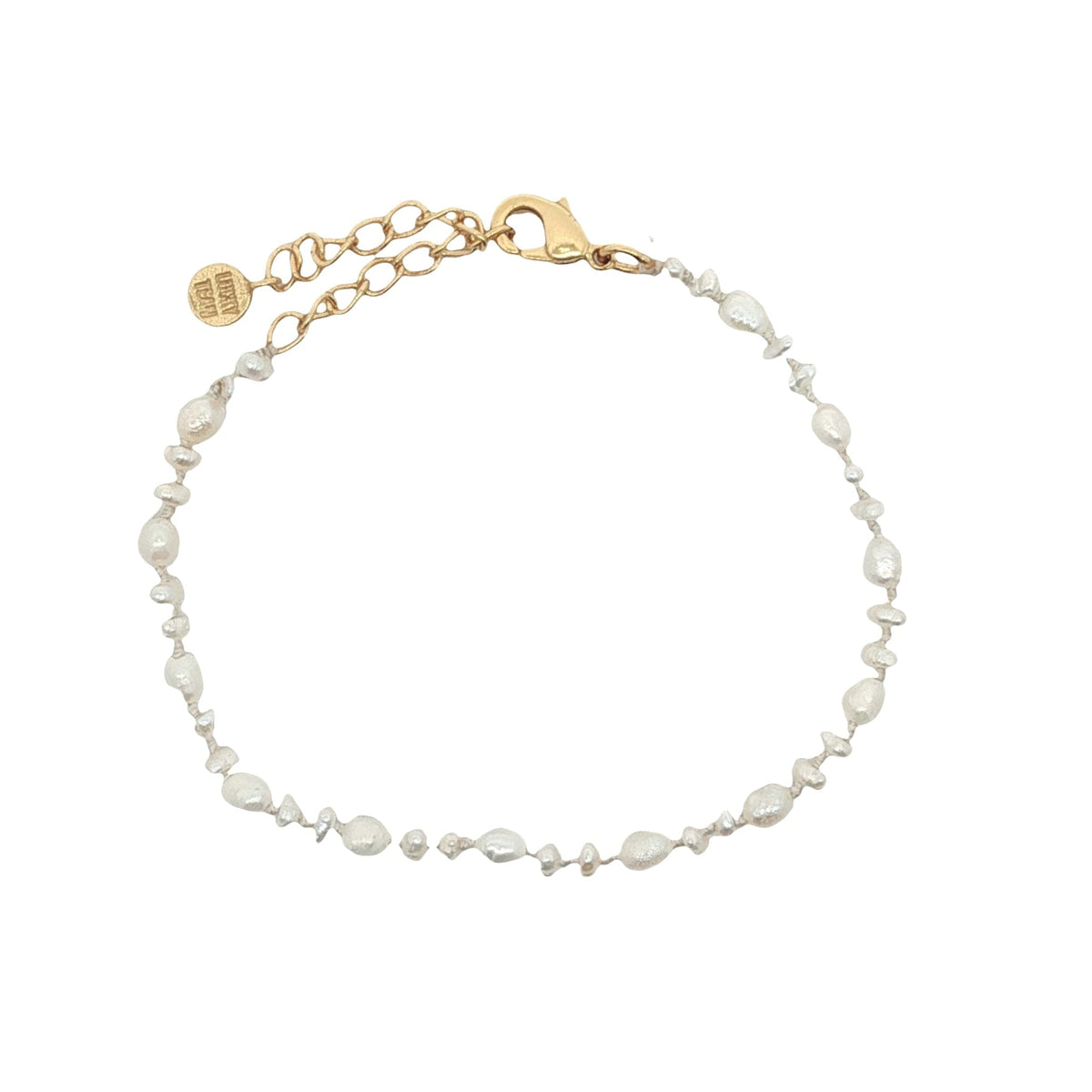 Bracelet doré petites perles de culture avec noeuds blancs