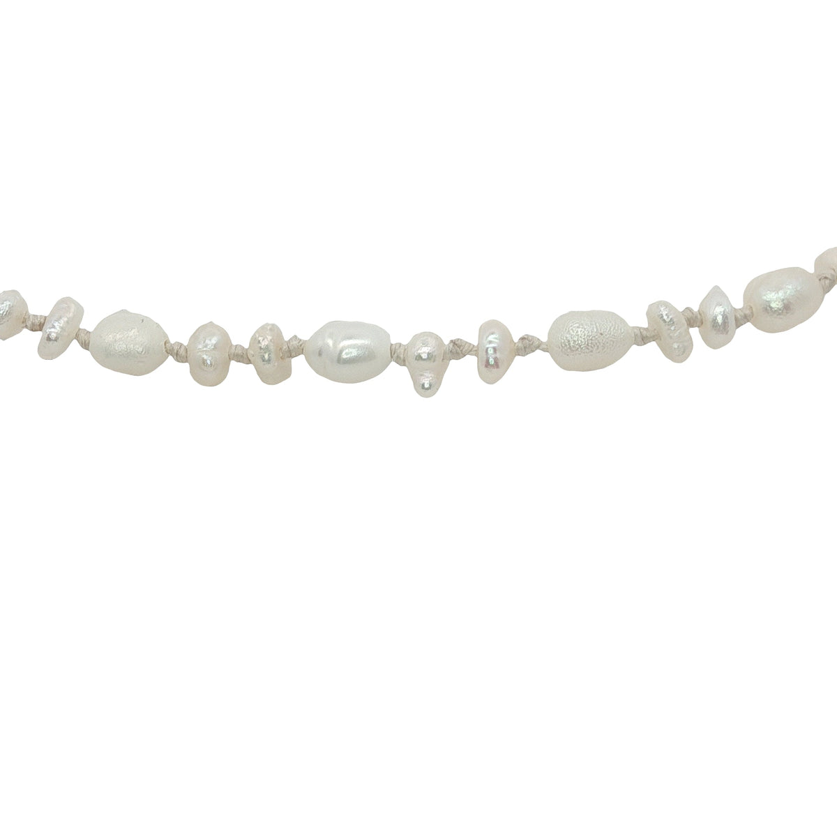 Bracelet doré petites perles de culture avec noeuds blancs