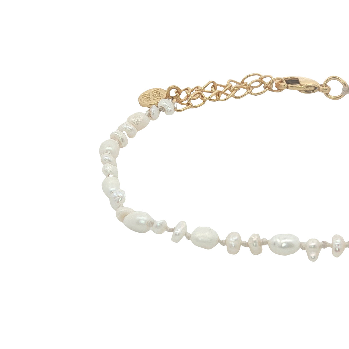 Bracelet doré petites perles de culture avec noeuds blancs