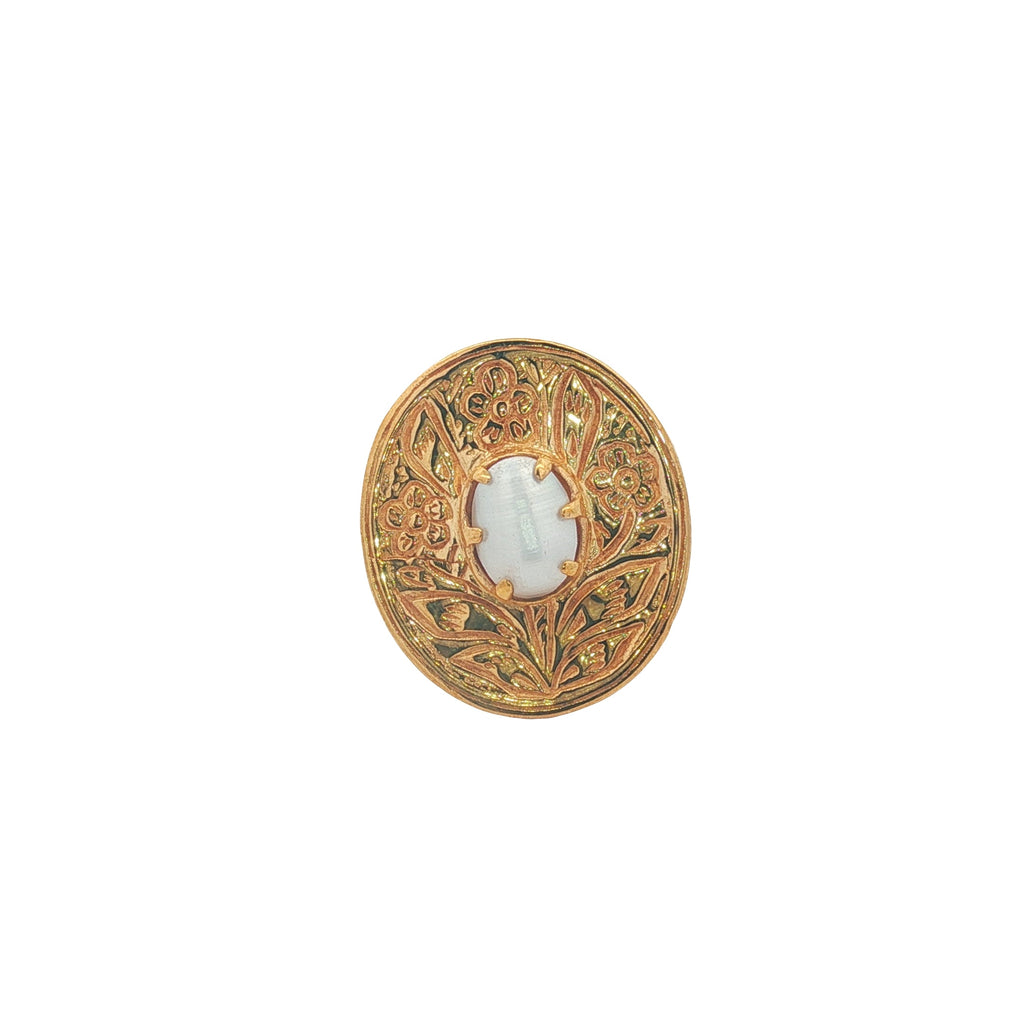 Bague dorée fleur gravée avec pierre
