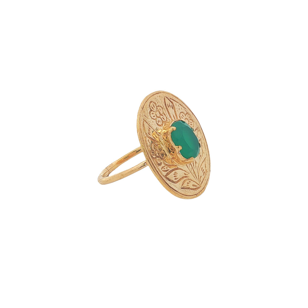 Bague dorée fleur gravée avec pierre