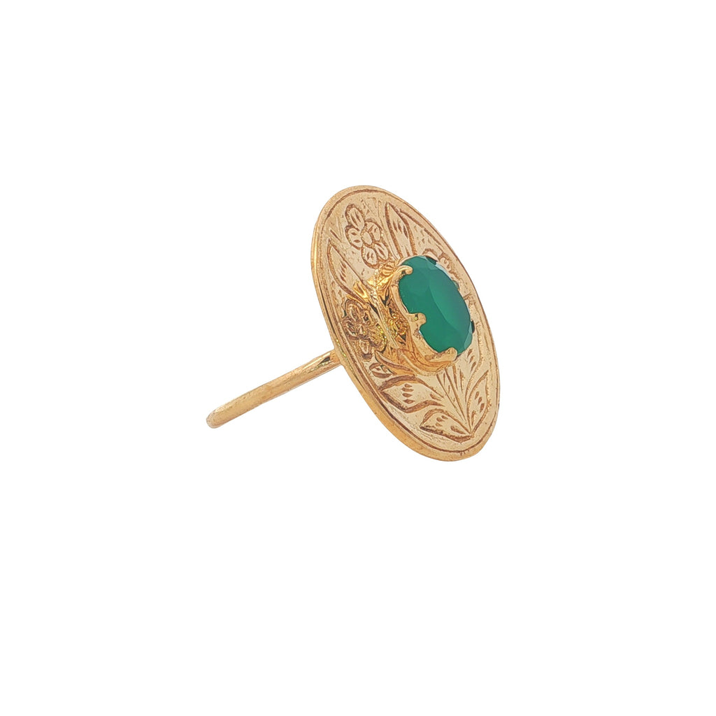 Bague dorée fleur gravée avec pierre