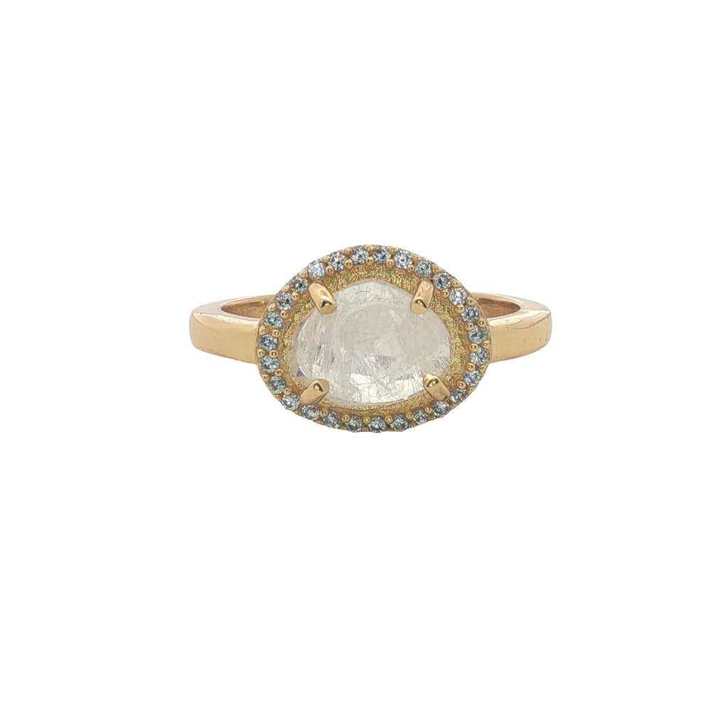 Bague dorée pierre naturelle serti 4 griffes et zircons