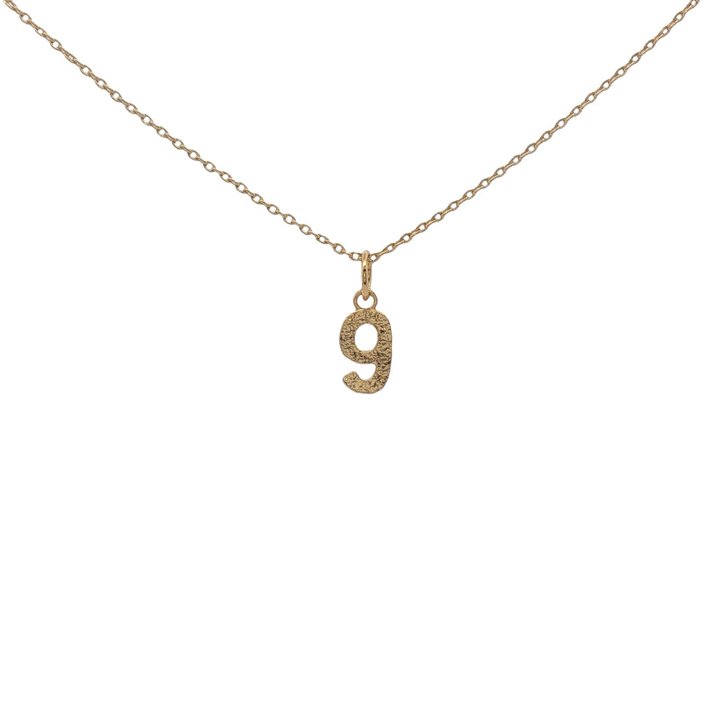 Collier doré chiffre 9 martelé 42 cm