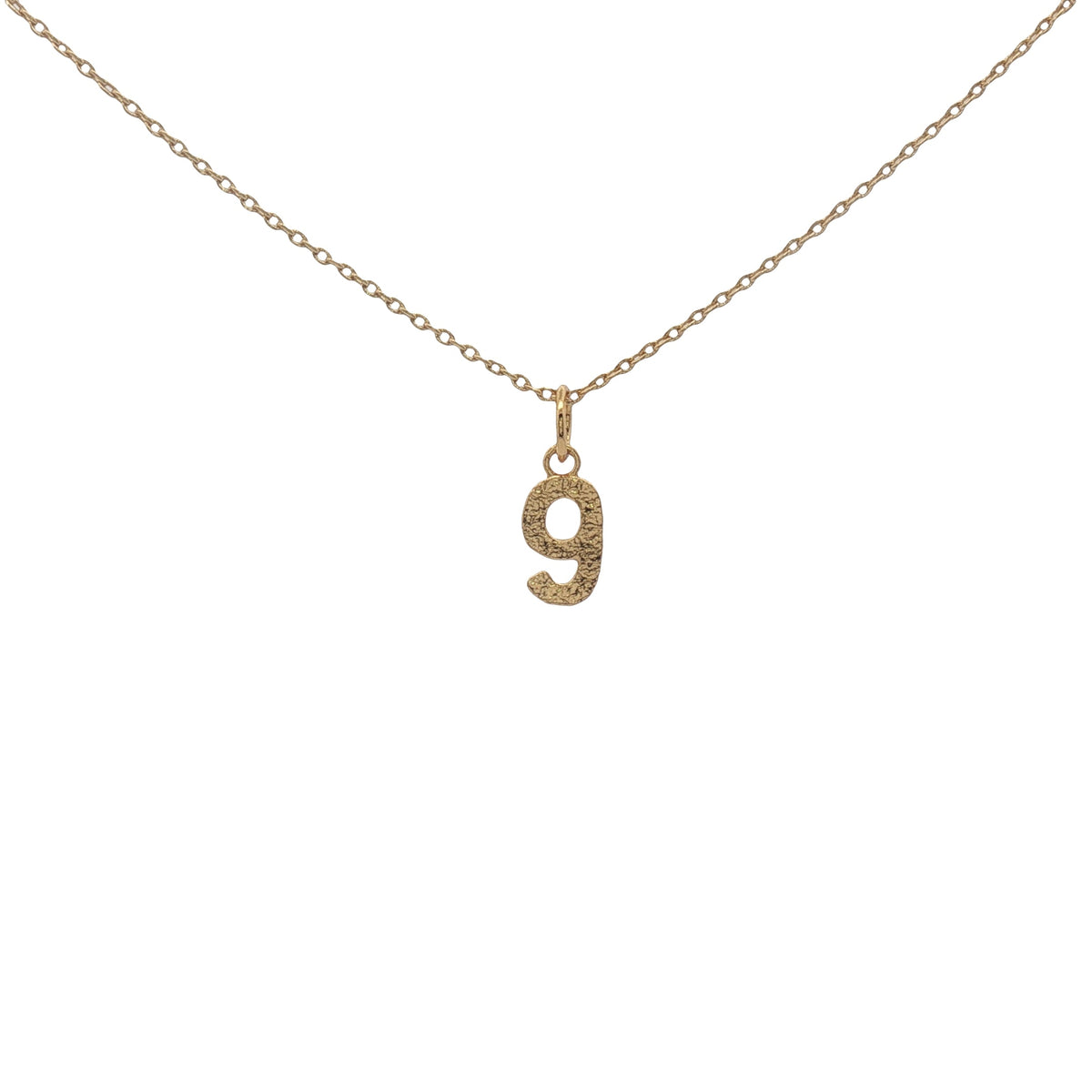Collier doré chiffre 9 martelé 42 cm
