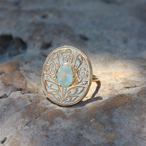 Bague dorée gravée fleur et pierre - 52 / PREHNITE
