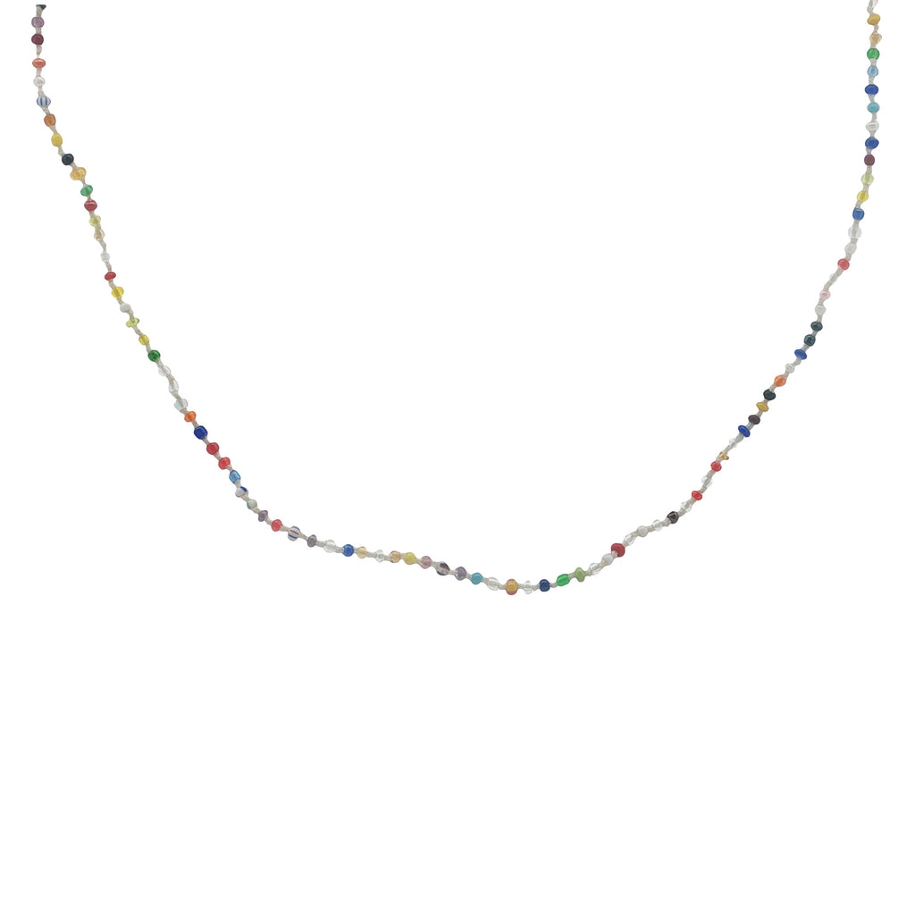 Collier doré petites perles multicolores et noeuds blancs 50 cm