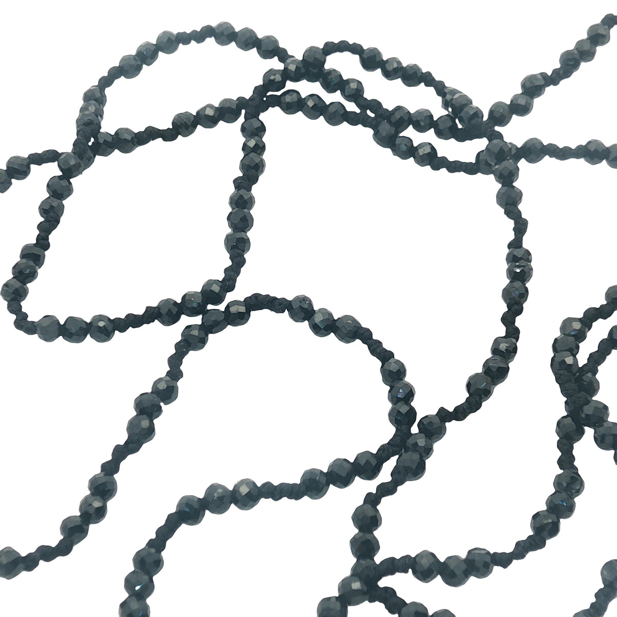 Collier doré perles onyx noire cylindre zircons émail 60 cm