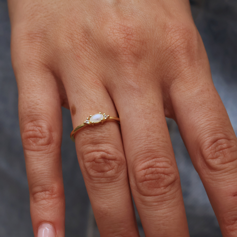Bague dorée pierre et deux zircons