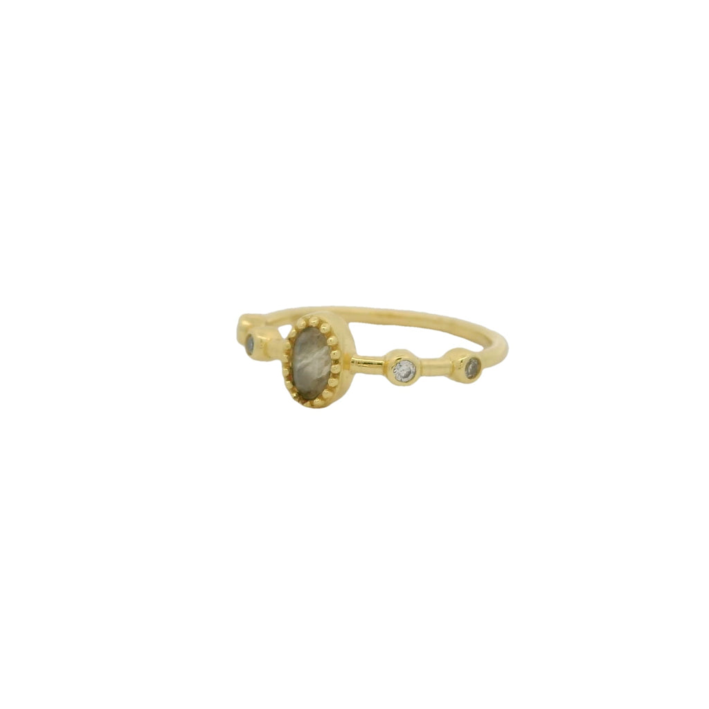 Bague dorée pierre ovale et zircons