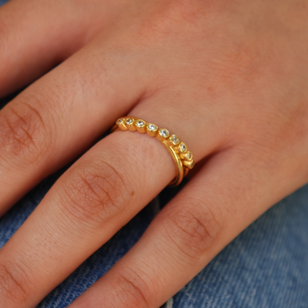 Bague dorée double anneau zircons