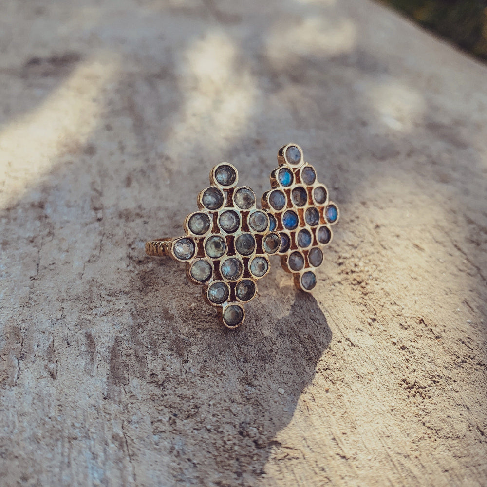 Bague dorée losange et pierre