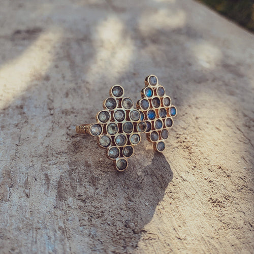 Bague dorée losange et pierre
