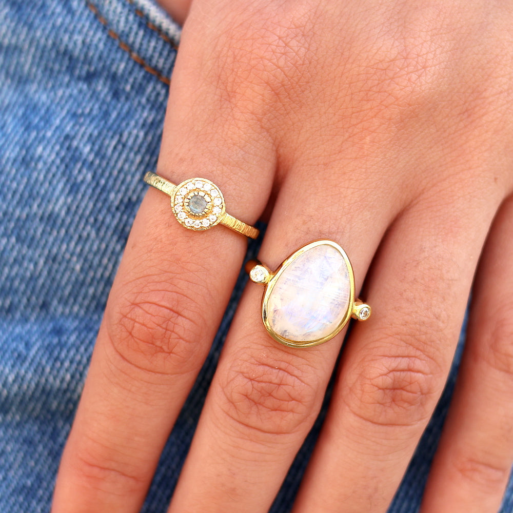 Bague dorée pierre facettée XXL et zircons