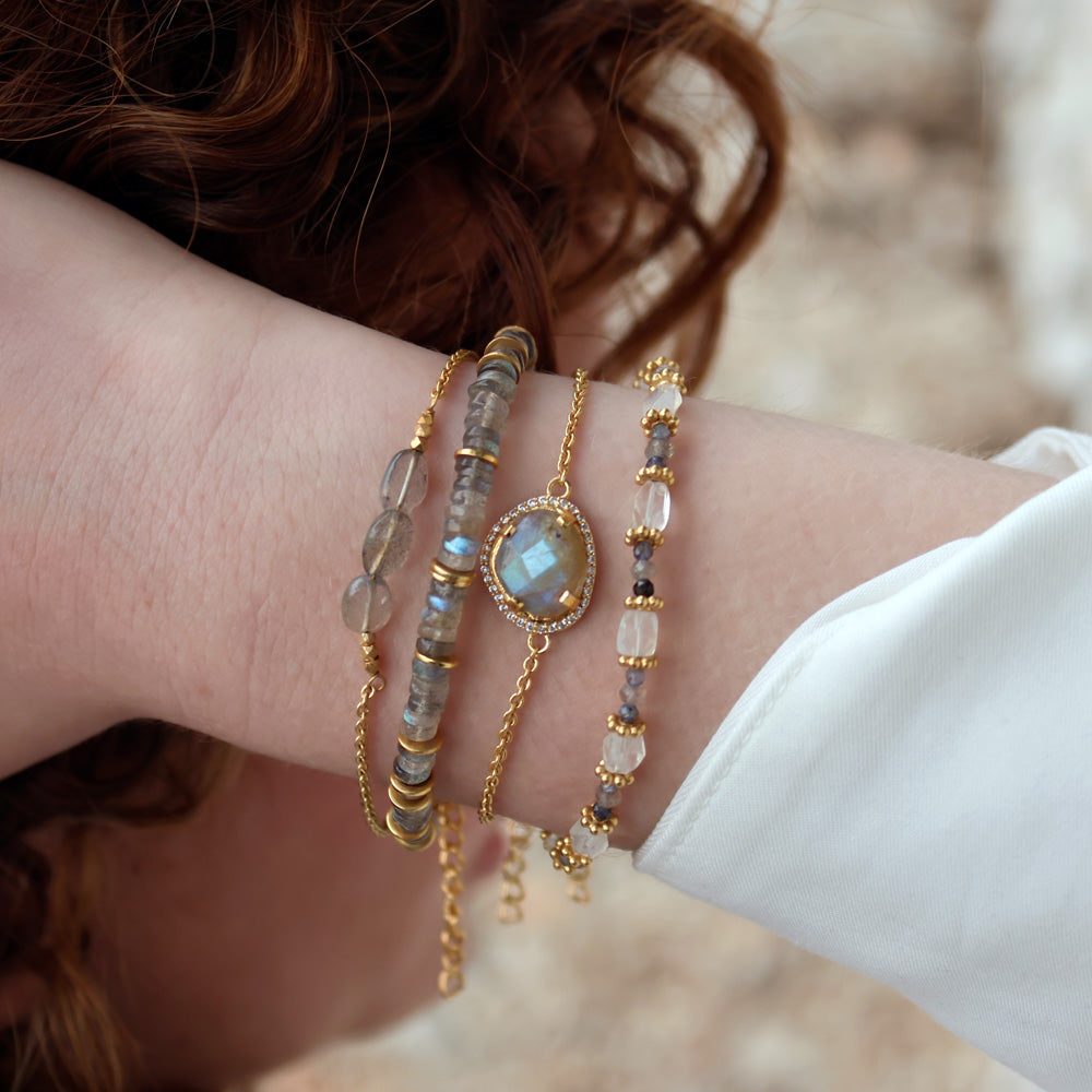 Bracelet doré pierre serti 4 griffes et zircons