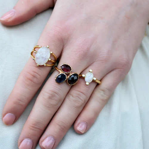 Bague dorée triple anneau pierre de lune et zircons