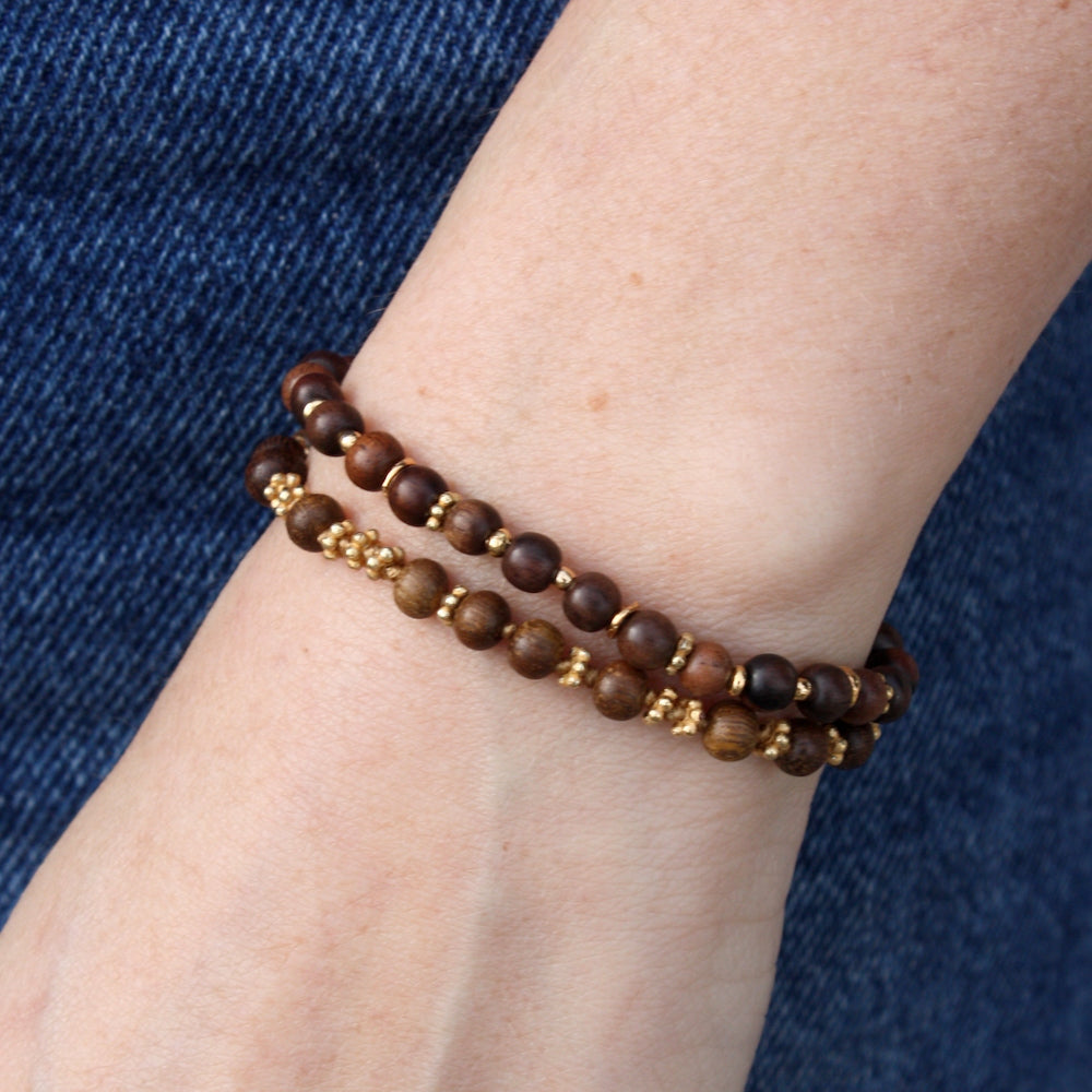 Bracelet pierres et disques dorés - BOIS