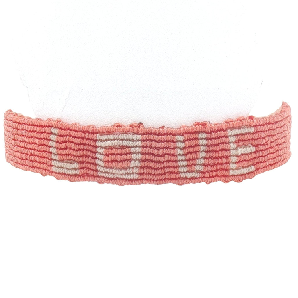 Bracelet brésilien doré fil tissé corail et crème "love"