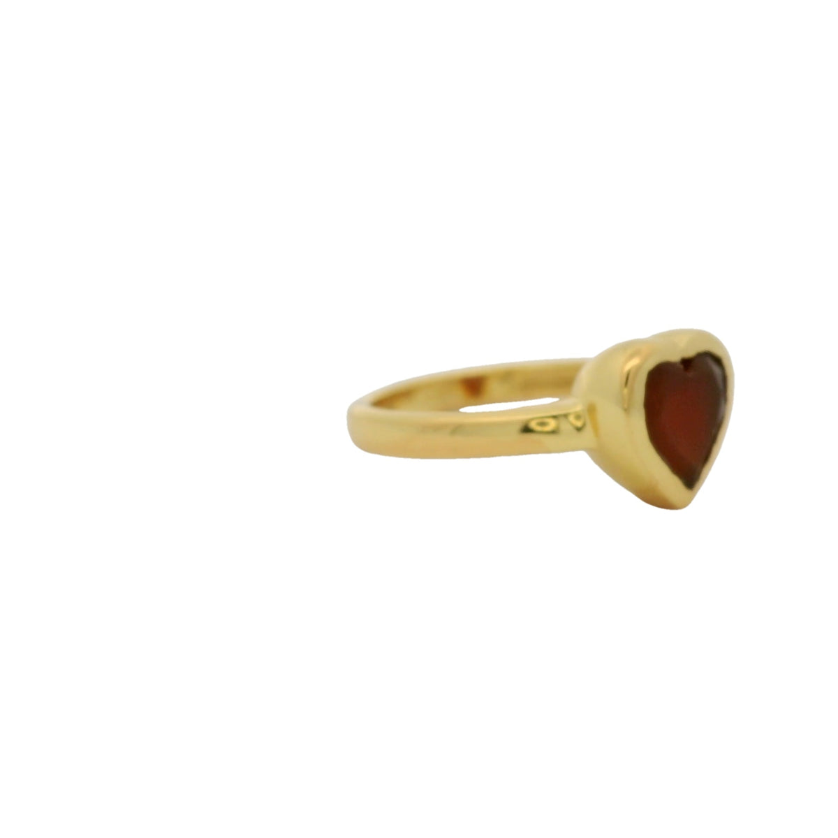 Bague dorée coeur en onyx rouge