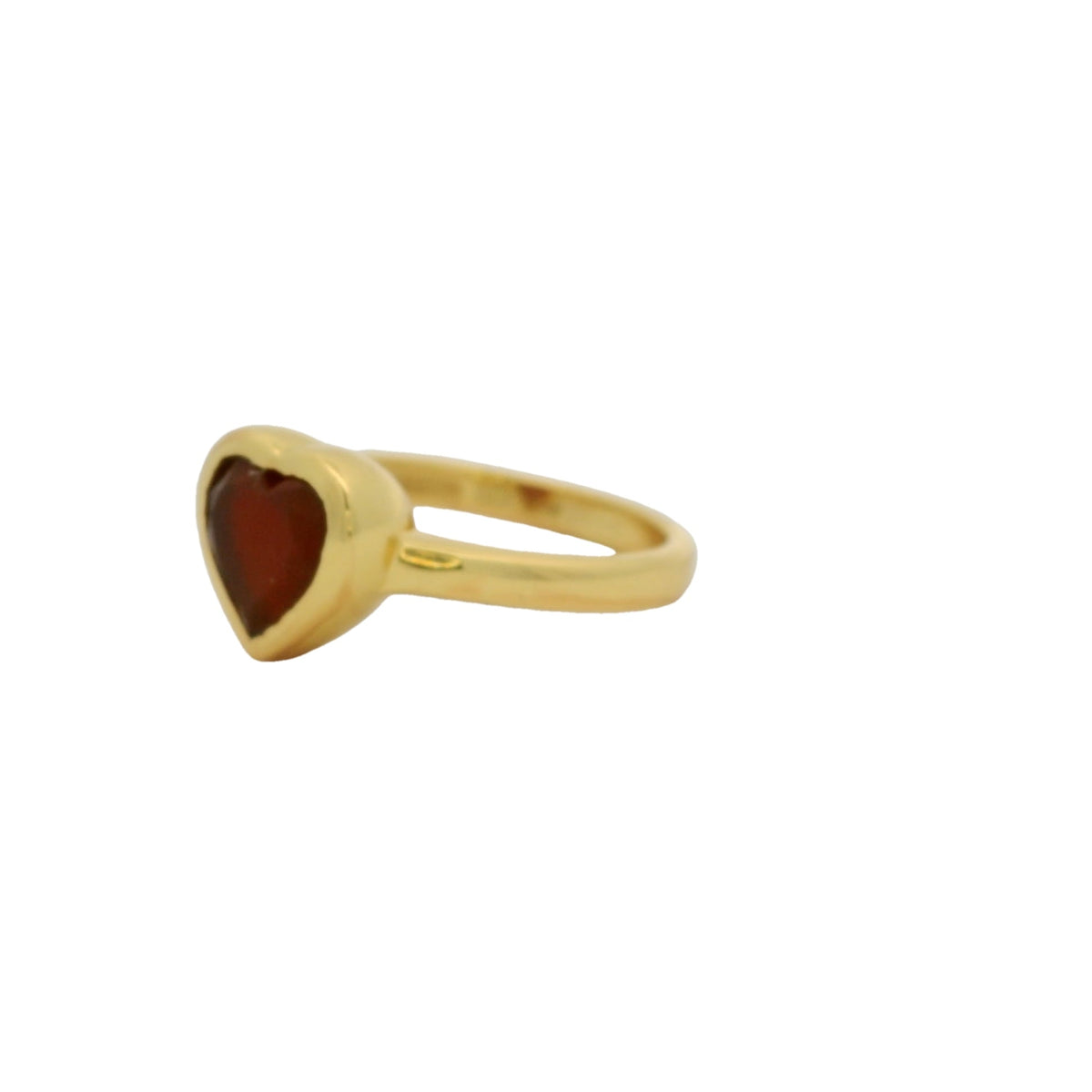 Bague dorée coeur en onyx rouge