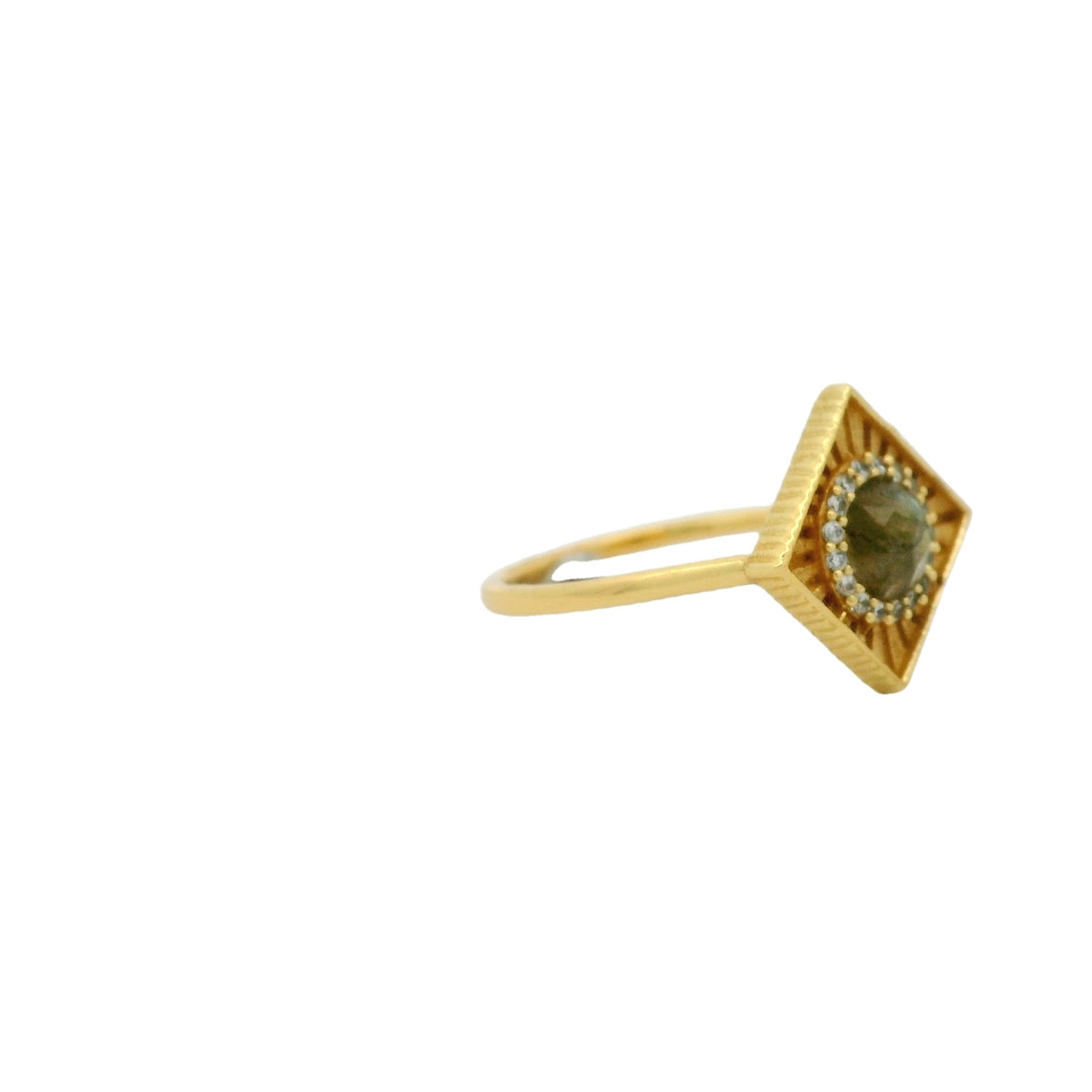 Bague dorée carrée pierre ronde et zircons