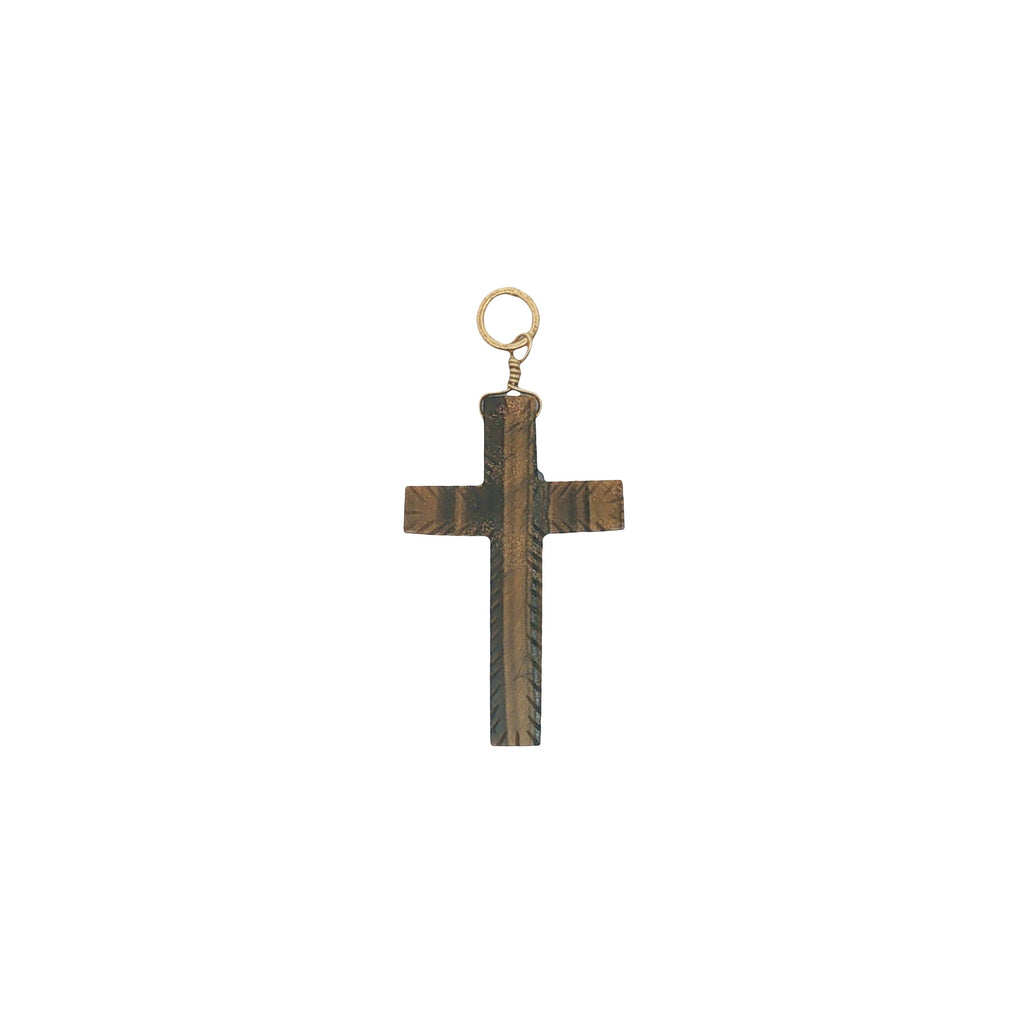 Charms doré croix striée en oeil de tigre