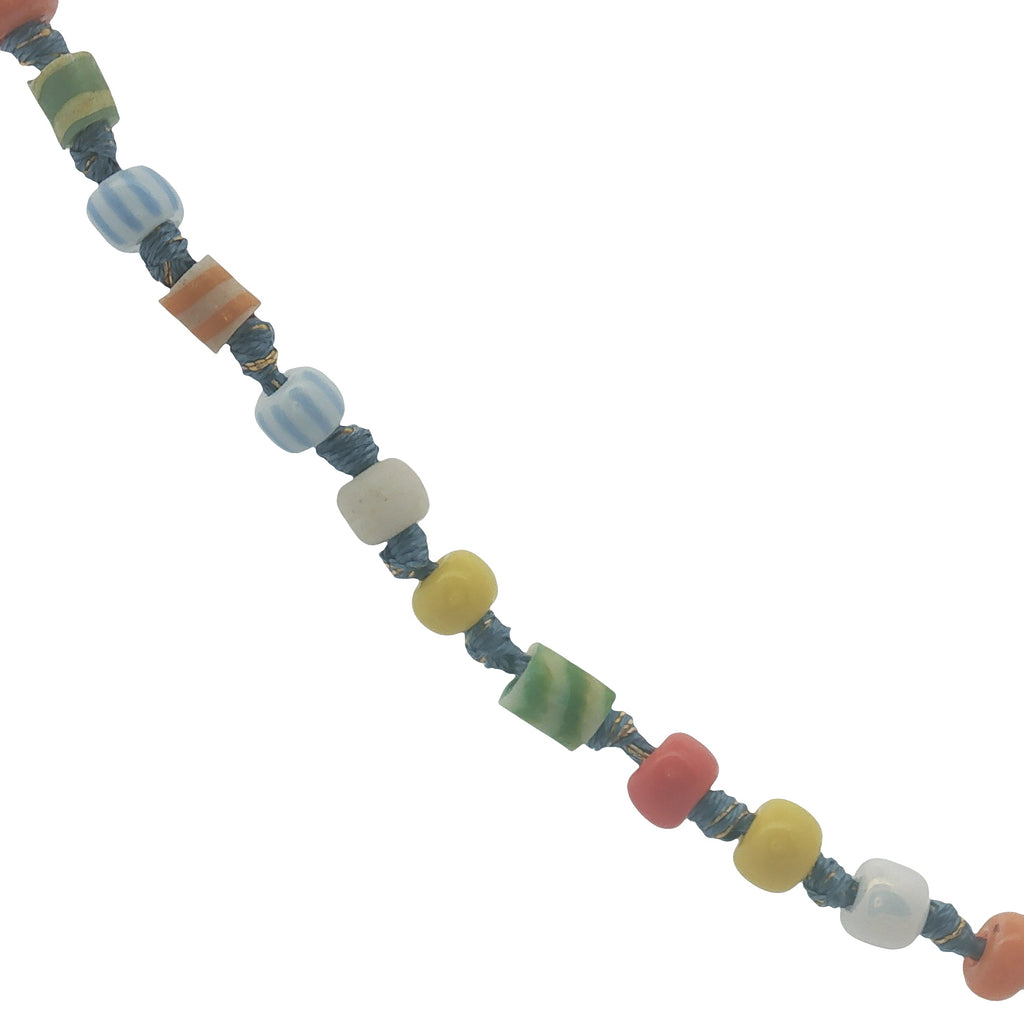 Collier doré perles colorées et noeuds bleus 64 cm